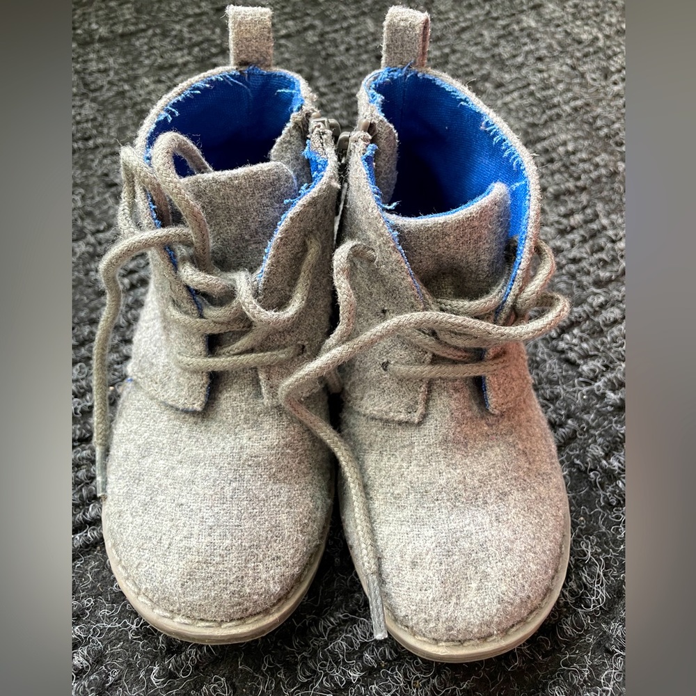 Gap dress shoes size 8T
